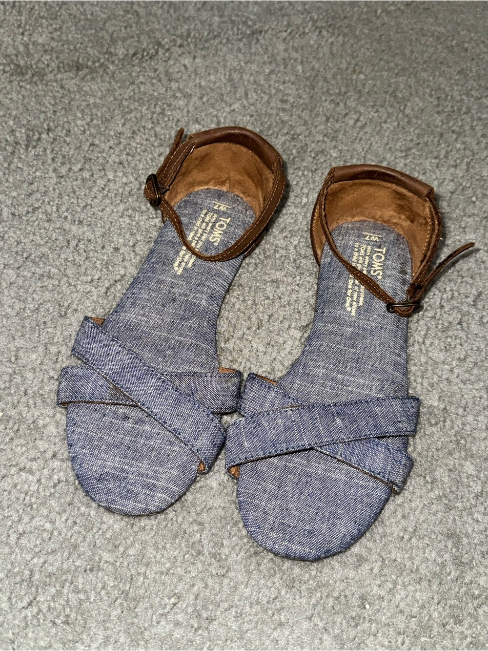 TOMS women’s 7 Blue Denim Sandals with Brown Ankle Strap